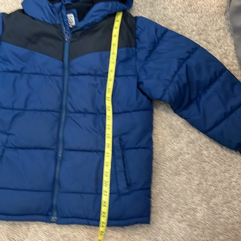 Old Navy SZ L10-12 navy/bla puffer. Zip front w/hood. Adjustable sleeve opening